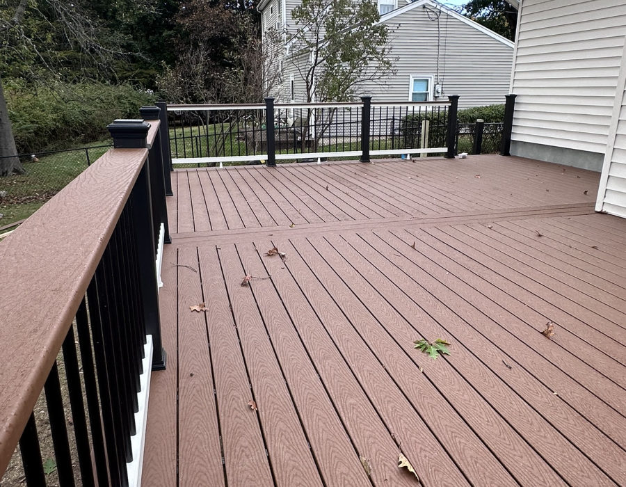 Custom deck by Hamlett Renovations